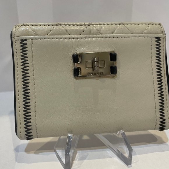 Authentic RARE Chanel White Card Case - Picture 3 of 13
